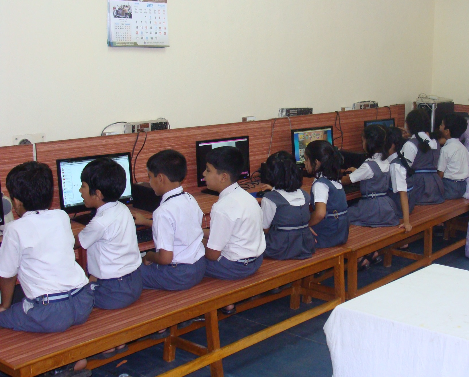 Computer Science Lab (Secondary/Primary) / कंप्यूटर विज्ञान प्रयोगशाला (माध्यमिक/प्राथमिक)